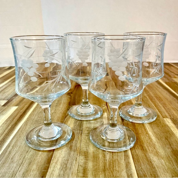 Vintage Etched Grapes Clear Glasses Footed  5 5/8” Tall Elegant Barware Bar Cart - Picture 4 of 11